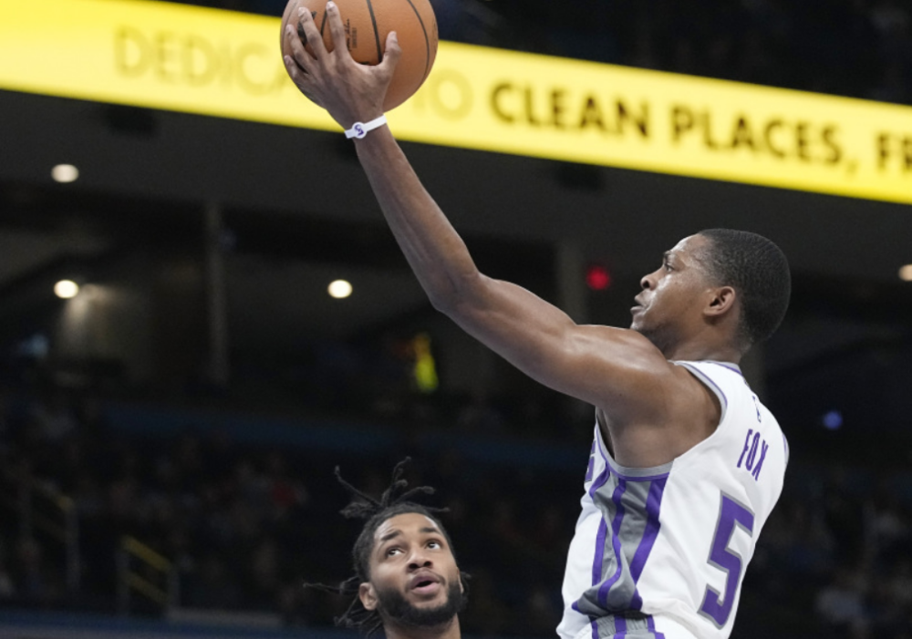  福克斯关键抢断助攻国王险胜雷霆拒连败