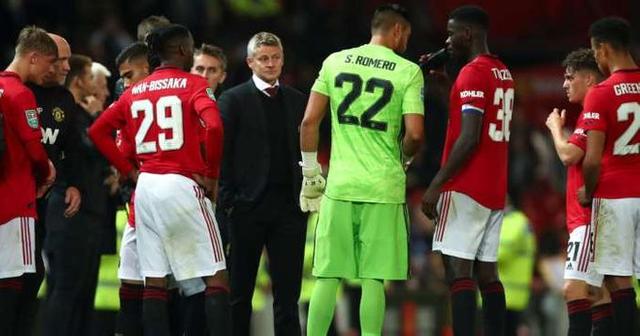  切尔西后防失误送礼曼彻斯特联抓住机会取胜