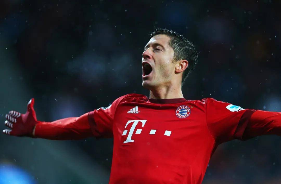  沙尔克04换帅如换刀，新帅首秀开门红止颓势  