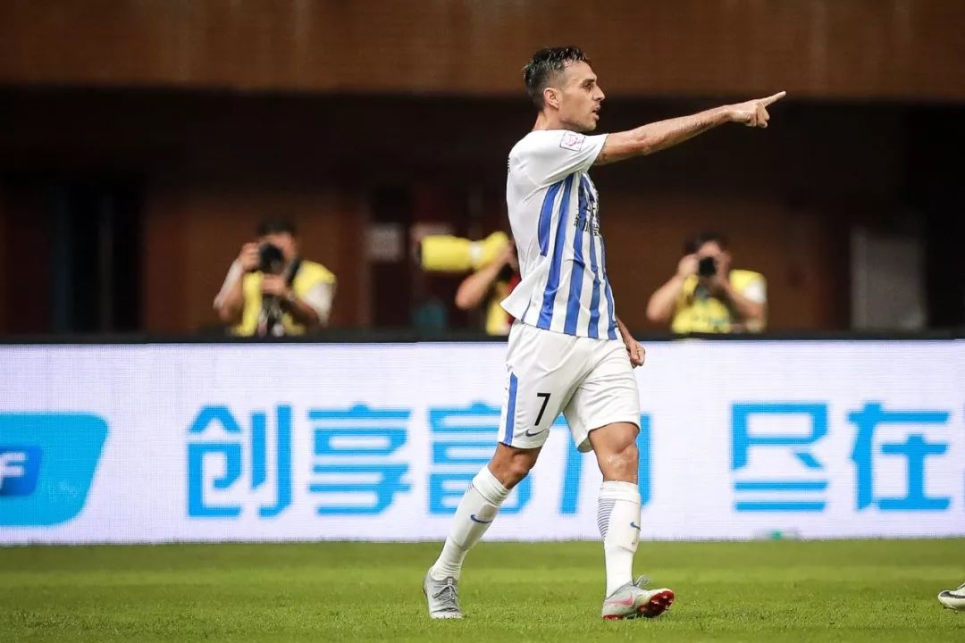  欧塞尔定位球配合精妙头槌接力破门